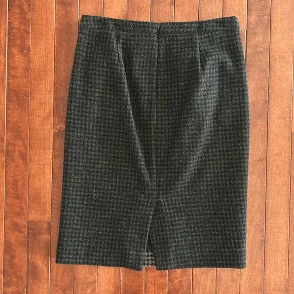 J. Crew Women's Black and Gray Herringbone Print Pencil Skirt Size 2 - Picture 5 of 7